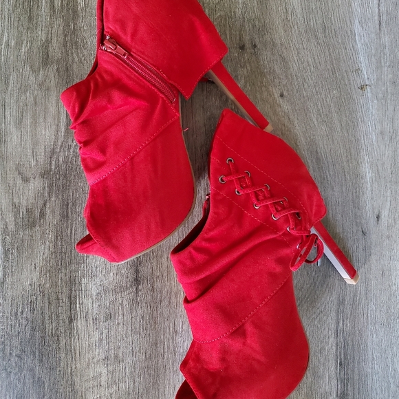 Red platform heels - Picture 3 of 5